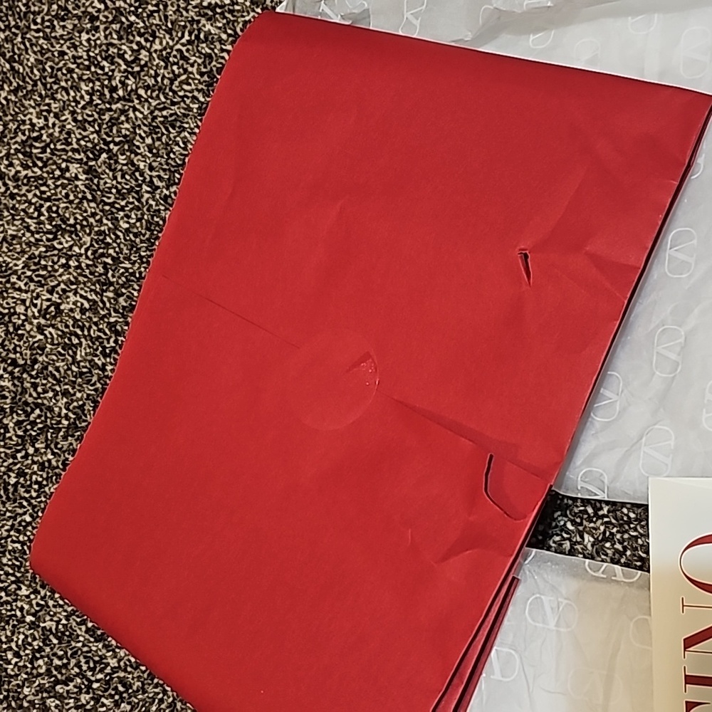 ❤️NEW VALENTINO GARAVANI TISSUE PAPER SET❤️ - Picture 2 of 5